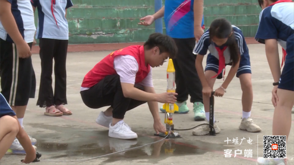 0714黄龙镇中心小学：乡村学校少年宫 点亮孩子“多彩暑期”.mp4_20230715_160946066