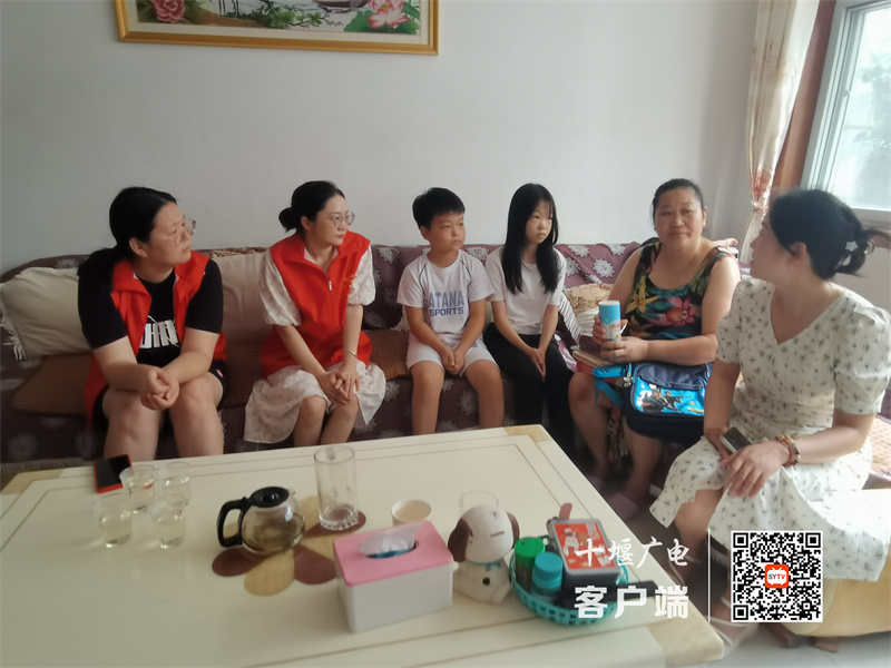实景图片1 马路小学助学支教志愿服务队 2023年8月19日 赴学生家里 开展家访活动_副本