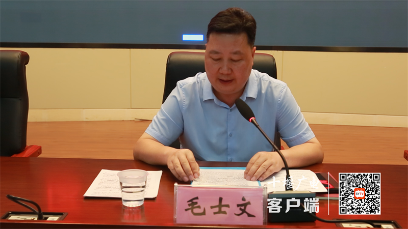 校长 毛士文_副本