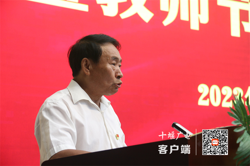 龚中华书记2_副本