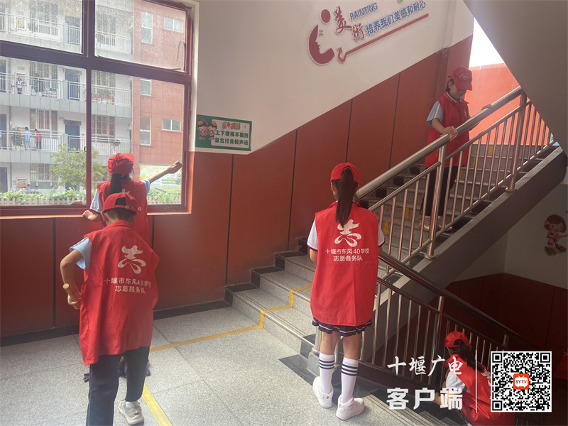 十堰市东风40学校开展爱国卫生运动 (2)