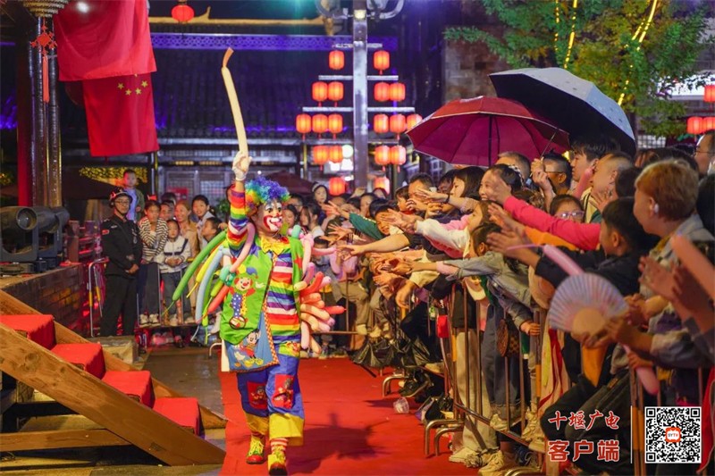 西关印象小丑表演