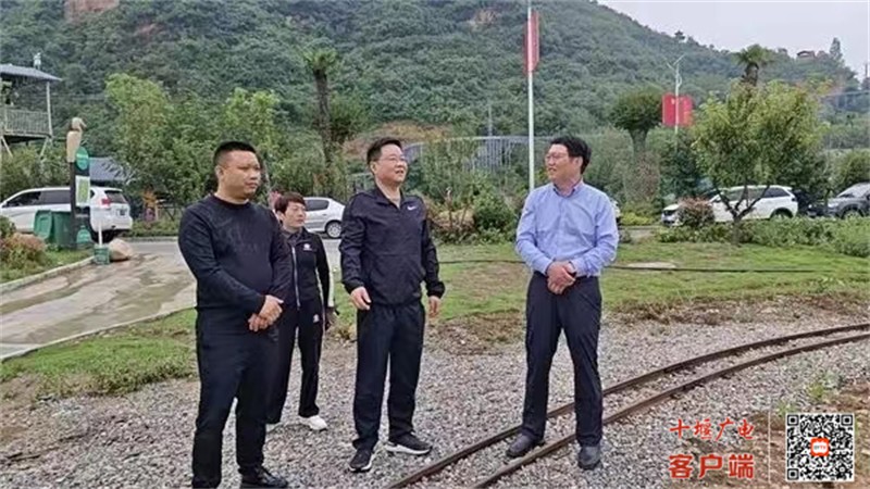 假期县领导深入景区检查