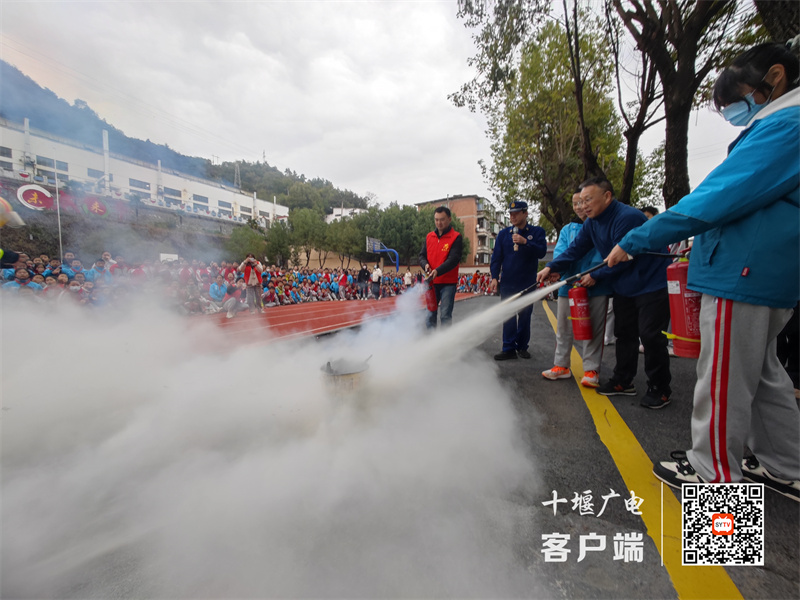 十堰市东风40学校开展119消防安全知识培训 (2)
