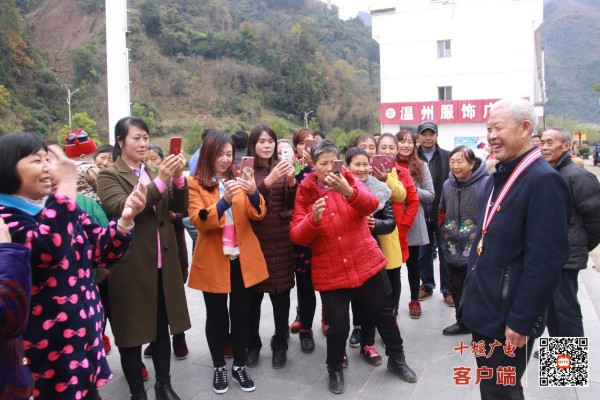 95.《载誉归来》张华魁