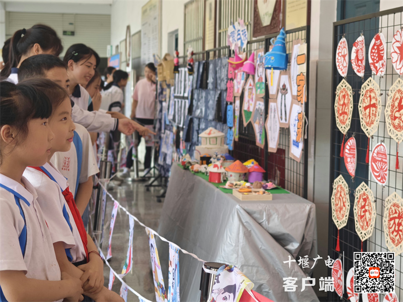 2024.5.10 十堰市东风铁路学校开展科技节活动 (4)_副本
