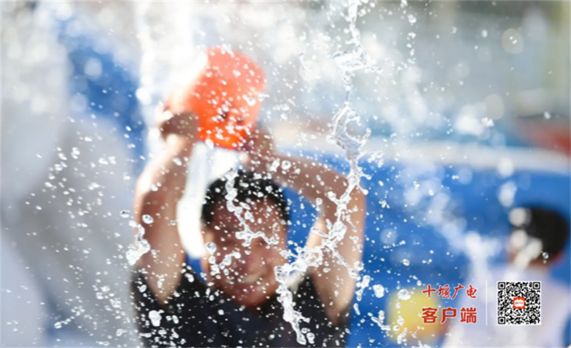 泼水