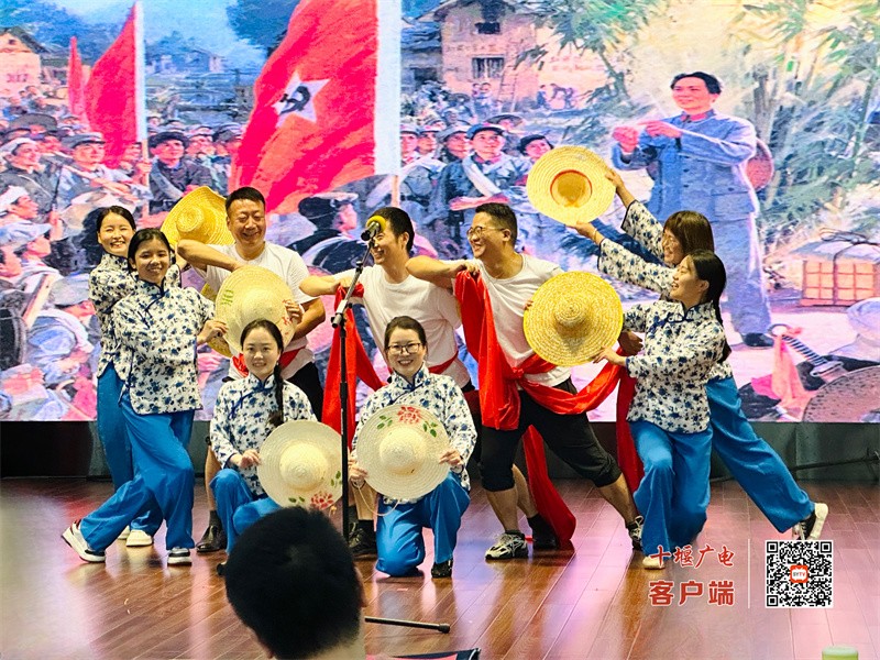 图2为音乐情景剧《南泥湾》