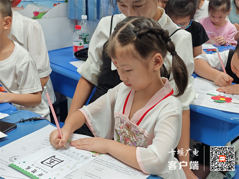 开笔礼：写国字_副本