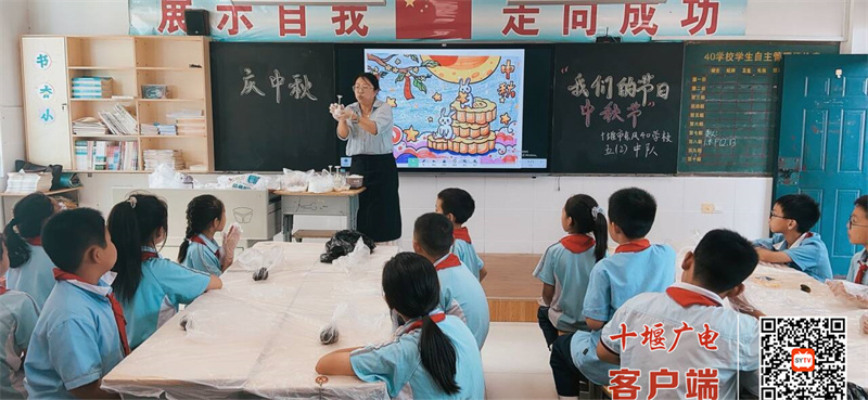 十堰市东风40学校月满中秋 情满校园活动照片 (1)