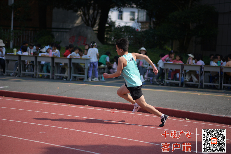 十堰市东风40学校举行第47届学生田径运动会 (3)