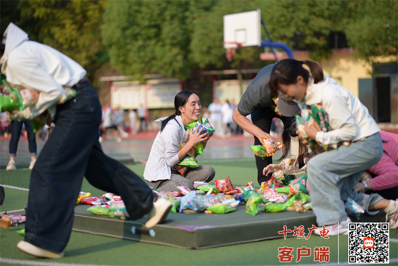 十堰市东风40学校举行第47届学生田径运动会 (1)
