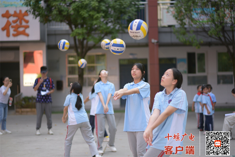 十堰市东风40学校举行第47届学生田径运动会 (5)
