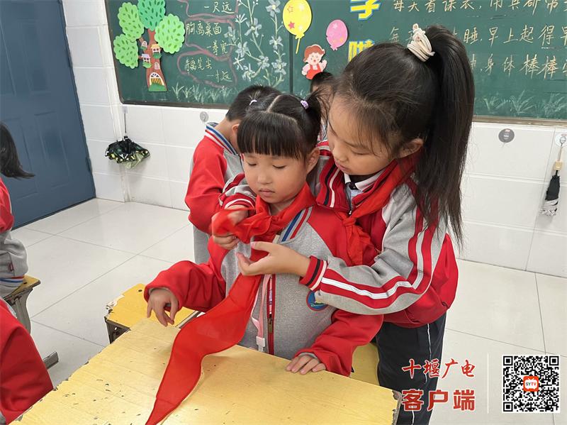 十堰市东风40学校少先入队培训 (1)
