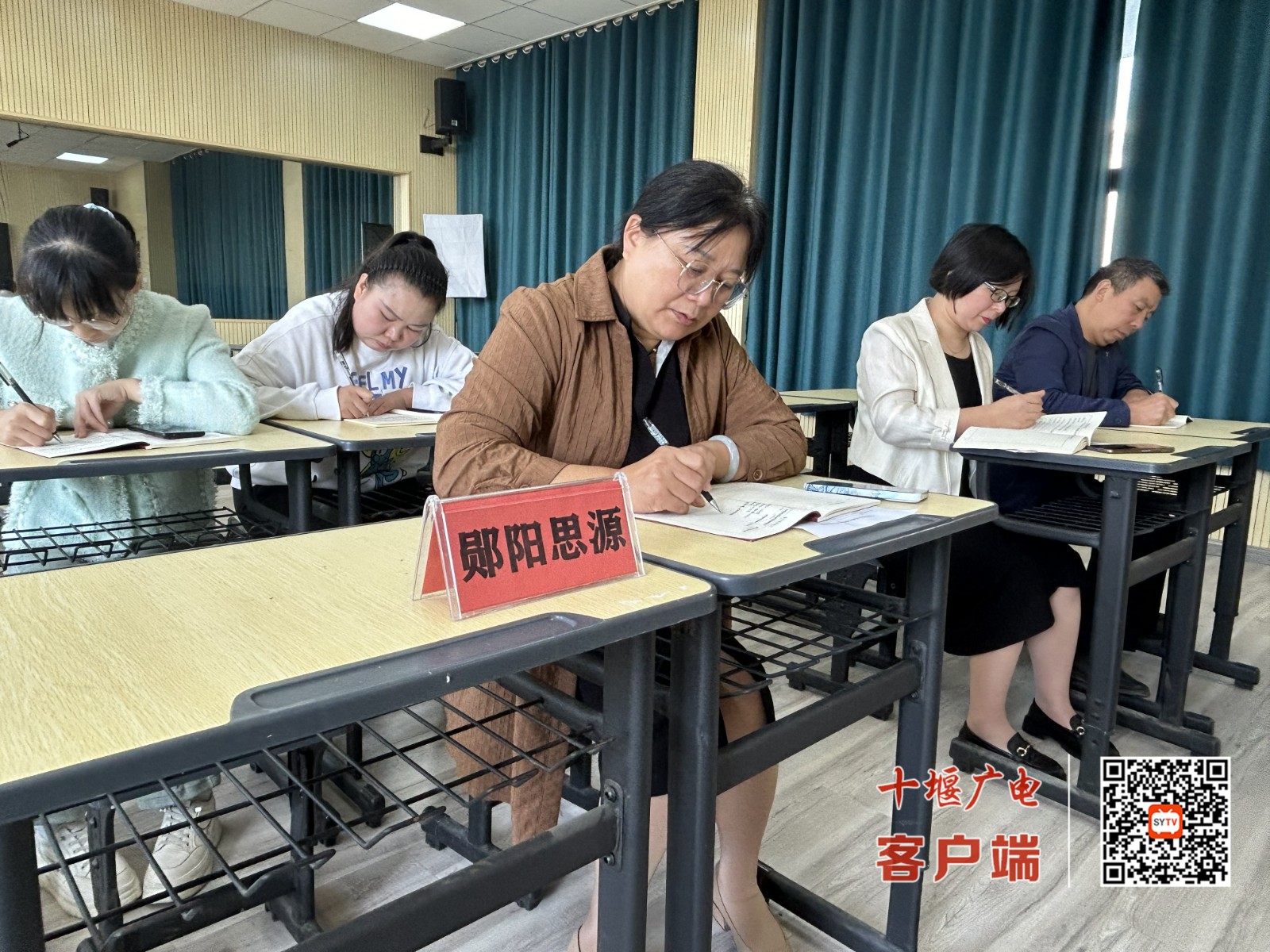 图三
