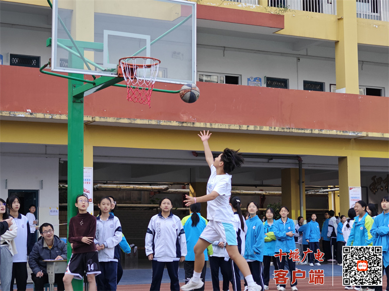 2024.10.31 十堰市东风铁路学校召开第22届秋季运动会 (2)_副本