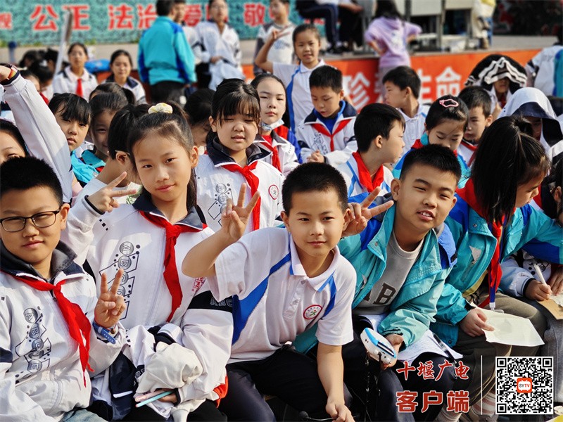 2024.10.31 十堰市东风铁路学校召开第22届秋季运动会 (4)_副本