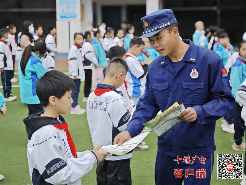 2024.11.7 十堰市东风铁路学校开展消防进校园活动 (3)_副本