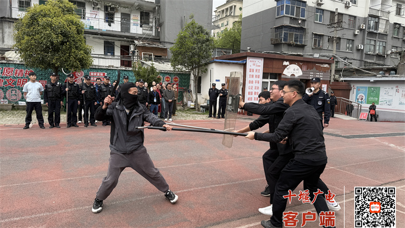 2025.3.27 十堰市东风铁路学校开展反恐安全演练活动 (5)_副本