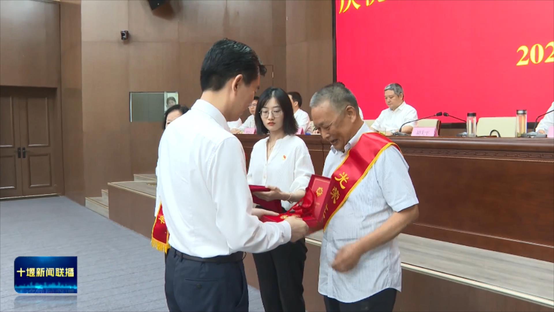 多彩活动庆“七一”   不忘初心颂党恩.mp4_20250701_192340617