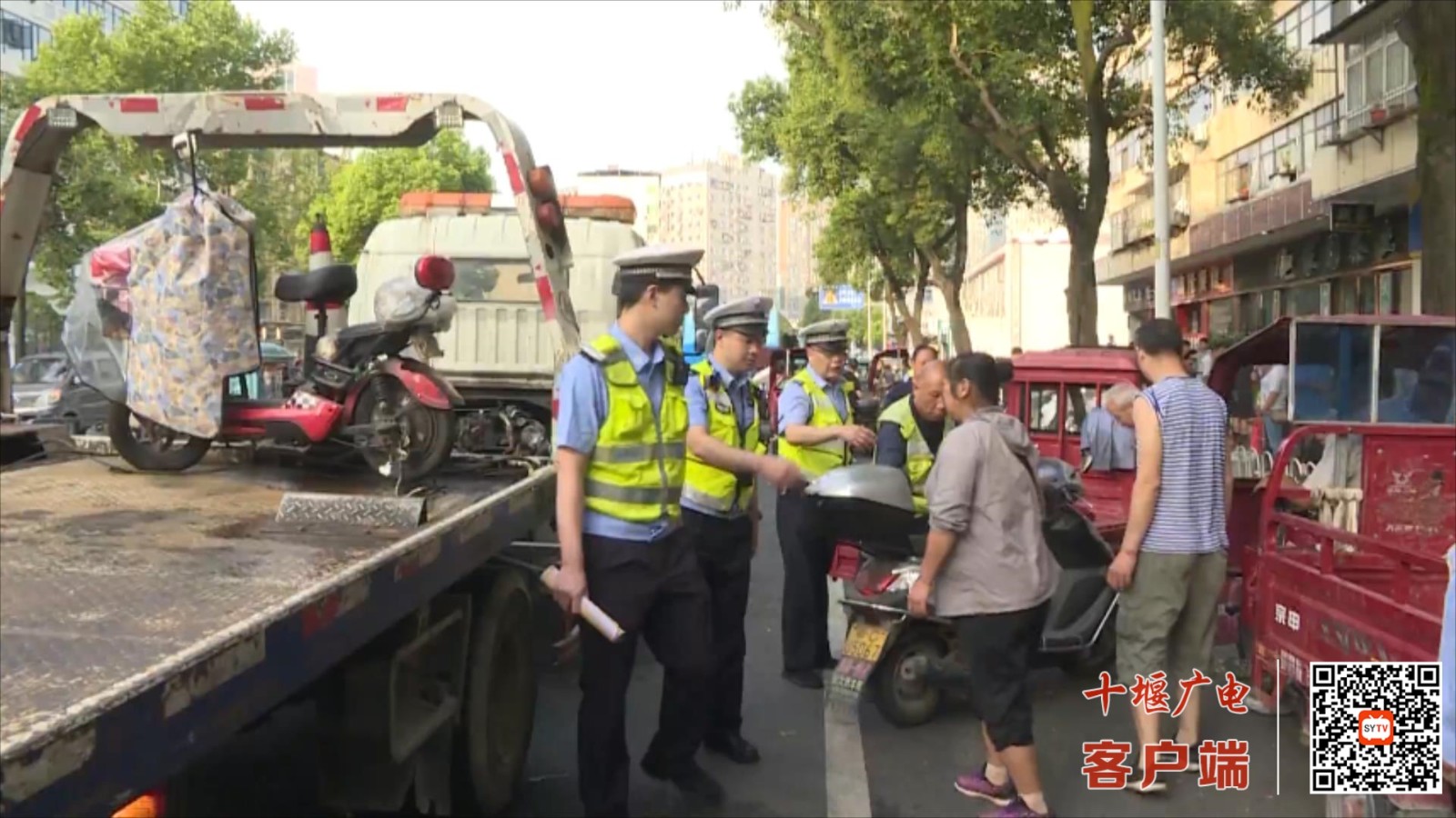 多部门联合整治汉江南路交通环境.mp4_20250702_164427494