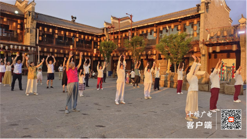 丹江口市中医院：健康夜市点亮夏夜，中医服务融入百姓生活391