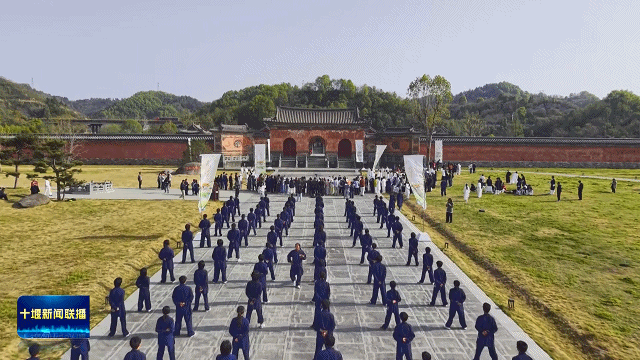 改 大V专家现场推介   发出诚挚邀约(1)202571119165010