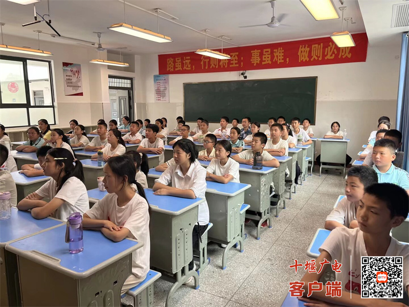D8F38215111E2D9D301F5F6C0C142252_副本
