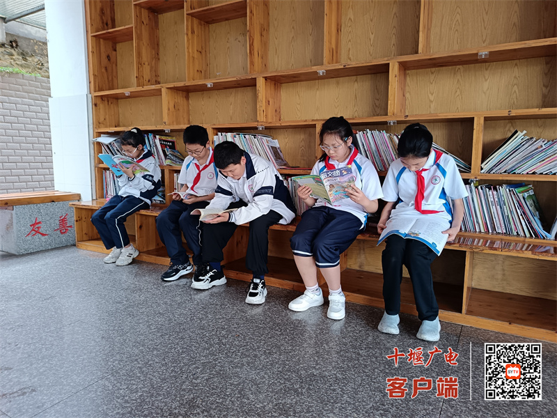 2025.10.14 十堰市东风铁路学校书香校园建设喜获大奖 (2)_副本