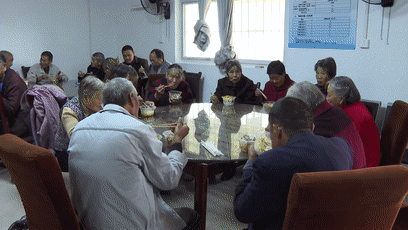 家门口吃上暖心饭 郧阳刘洞镇李家村老年食堂开伙了[00-00-59--00-01-07]