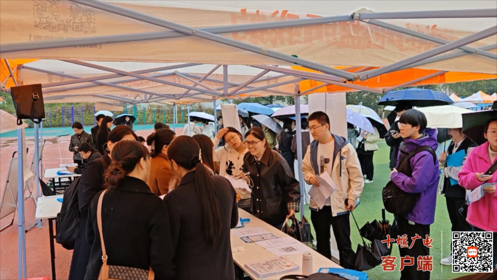 1107湖北医药学院2025秋季校园招聘会启幕.MPG_20251110_161944290