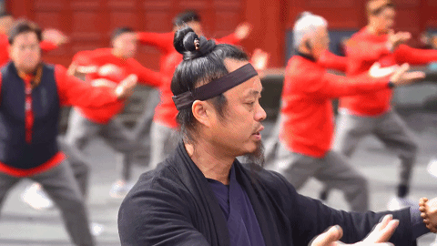 从绿茵场到紫霄宫  香港明星足球队武当山“拜师学艺”20251110183802