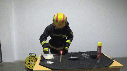 消防实验：生活用品使用不当也会“惹火”[00-00-33--00-00-41]