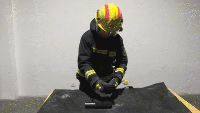 消防实验：生活用品使用不当也会“惹火”[00-02-15--00-02-22]