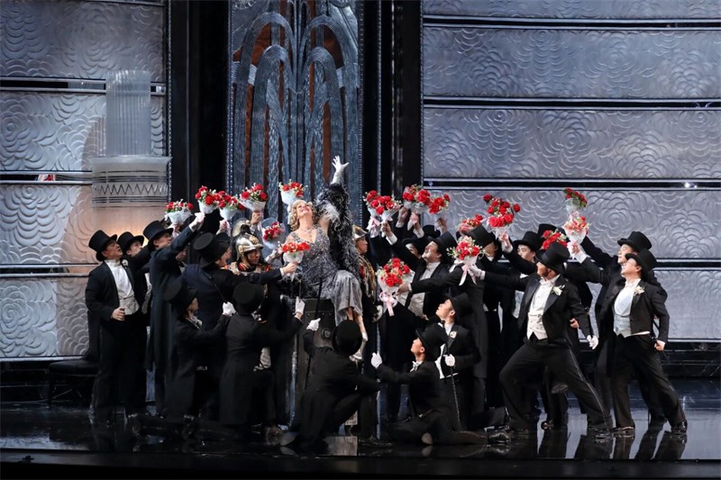 国家大剧院制作雷哈尔轻歌剧《风流寡妇》往期剧照1