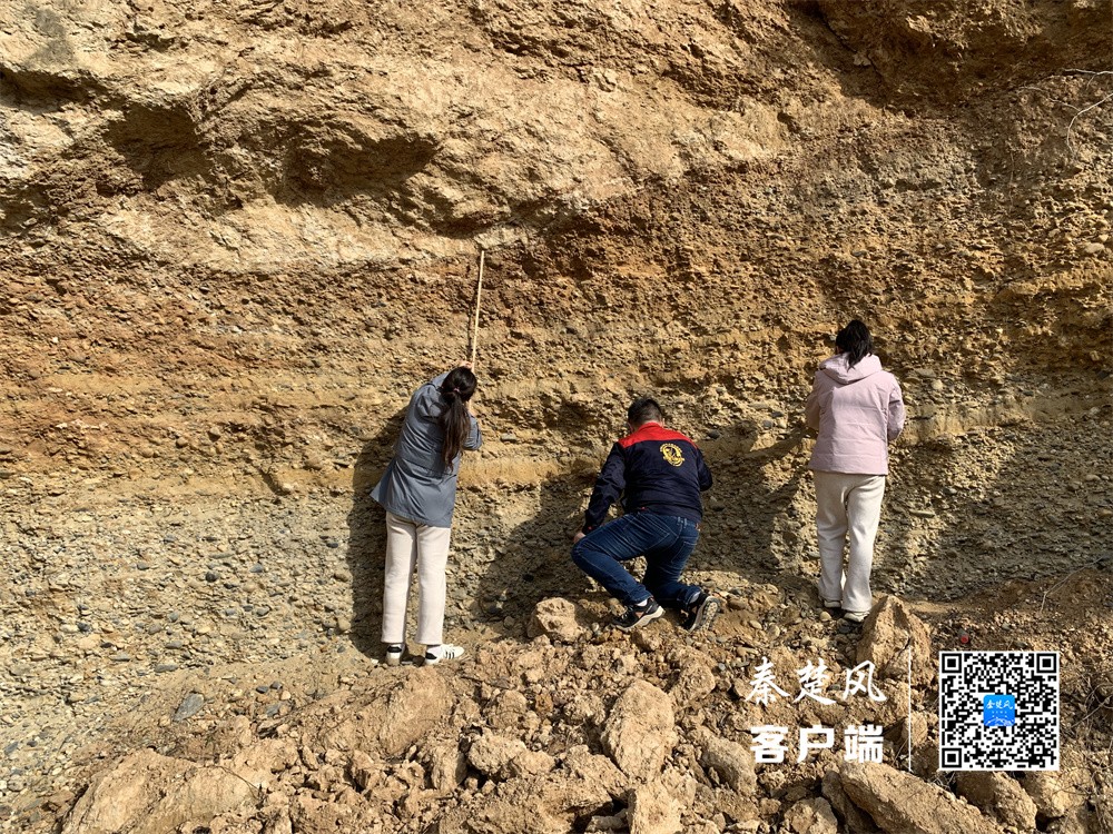 青龙山古汉江遗迹调查野外工作照（海拔约240米的磨石沟） (13)