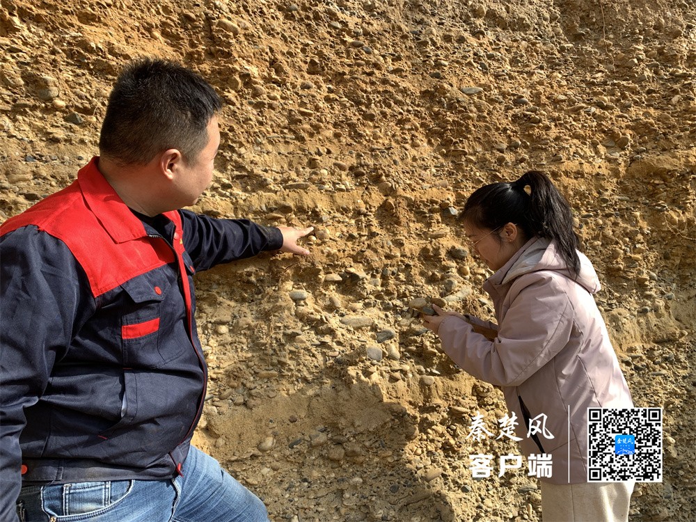 青龙山古汉江遗迹调查野外工作照（海拔约240米的磨石沟） (1)