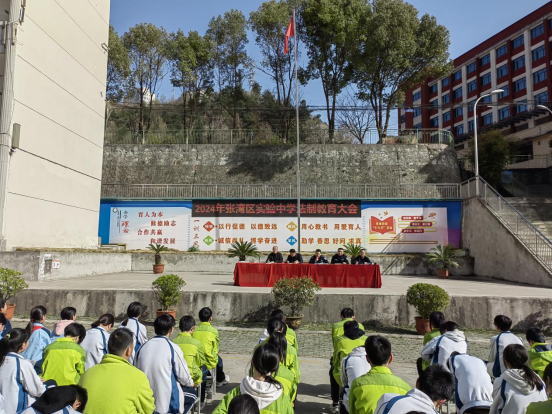 黄靓警官对学生进行法制宣传_20260105110544(1)