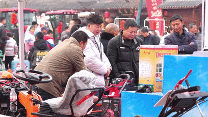 年货节里农机俏 竹山县补贴红利助春耕[00-00-35--00-00-43]