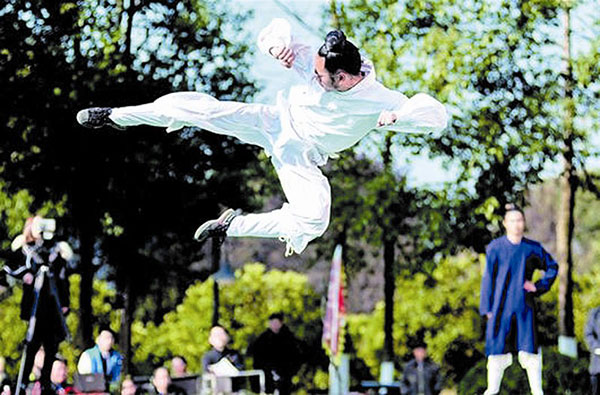 湖北百名武術高手在漢切磋武藝武當山代表隊獲一等獎