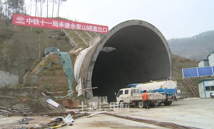 汉十高铁余家山隧道仅剩180米全线贯通