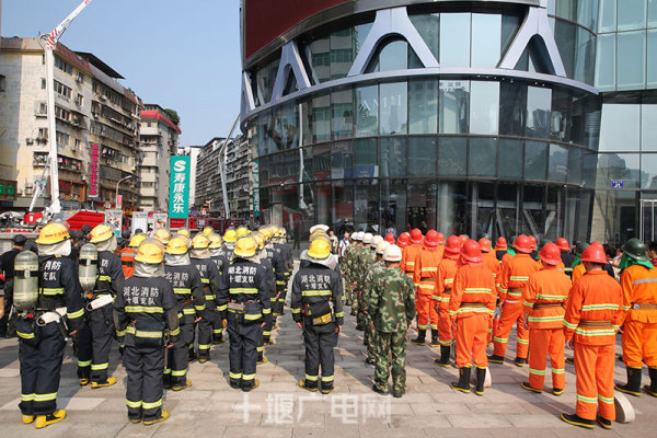 今天上午十堰朝阳路上发生了一件大事