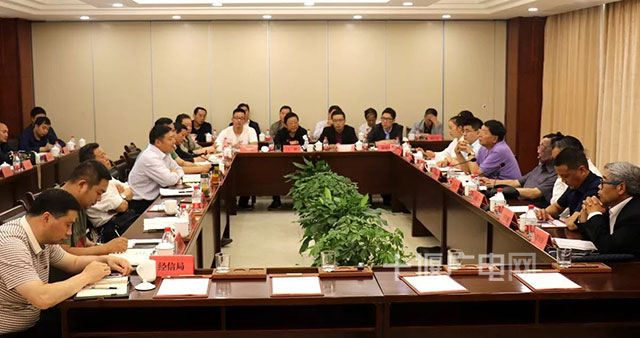 竹溪县长柯尊勇,竹溪县人大常委会副主任谢从明,副县长姚延兴等陪同