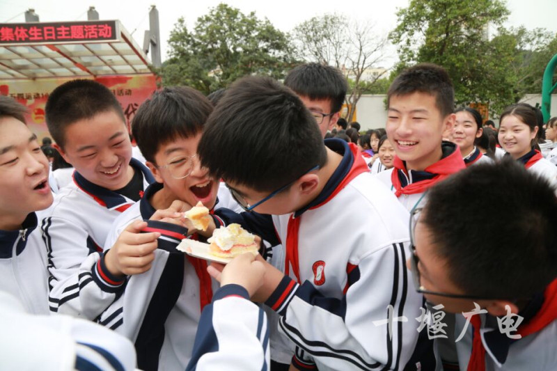 十堰市实验中学开展纪念"五四"运动100周年特别主题团日活动