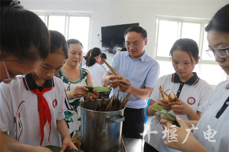 十堰市实验中学感悟端午文化 传承传统文化