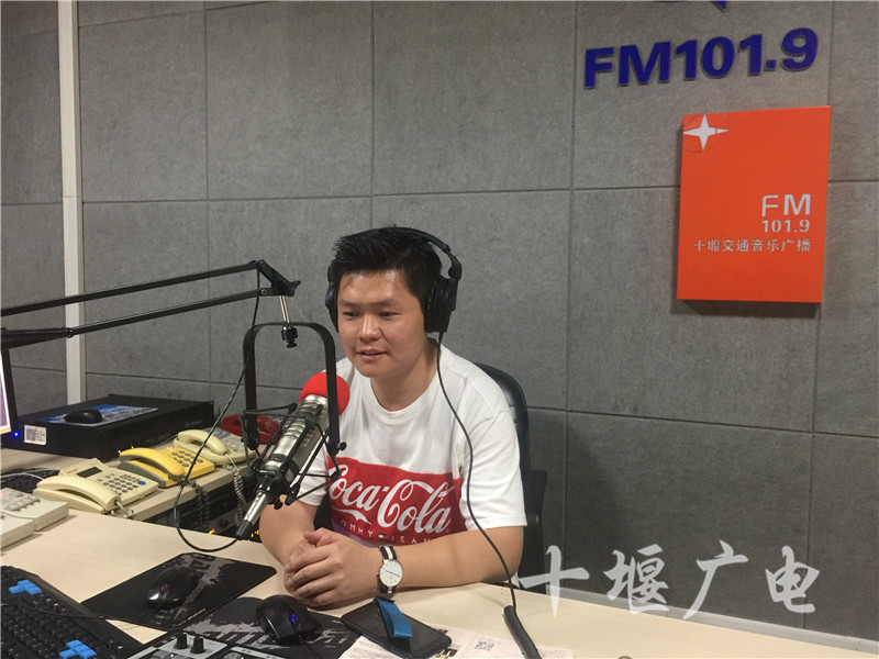 旅欧男高音歌剧演员王艺轩用美声歌剧馈享十堰父老乡亲