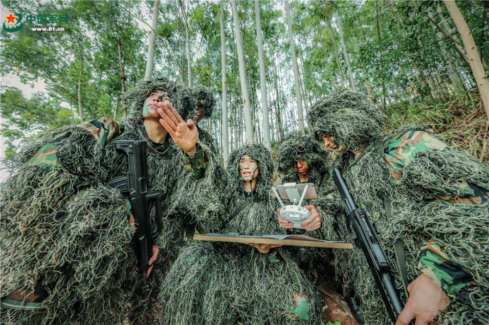直击武警特战队员实战化山林地反恐演练
