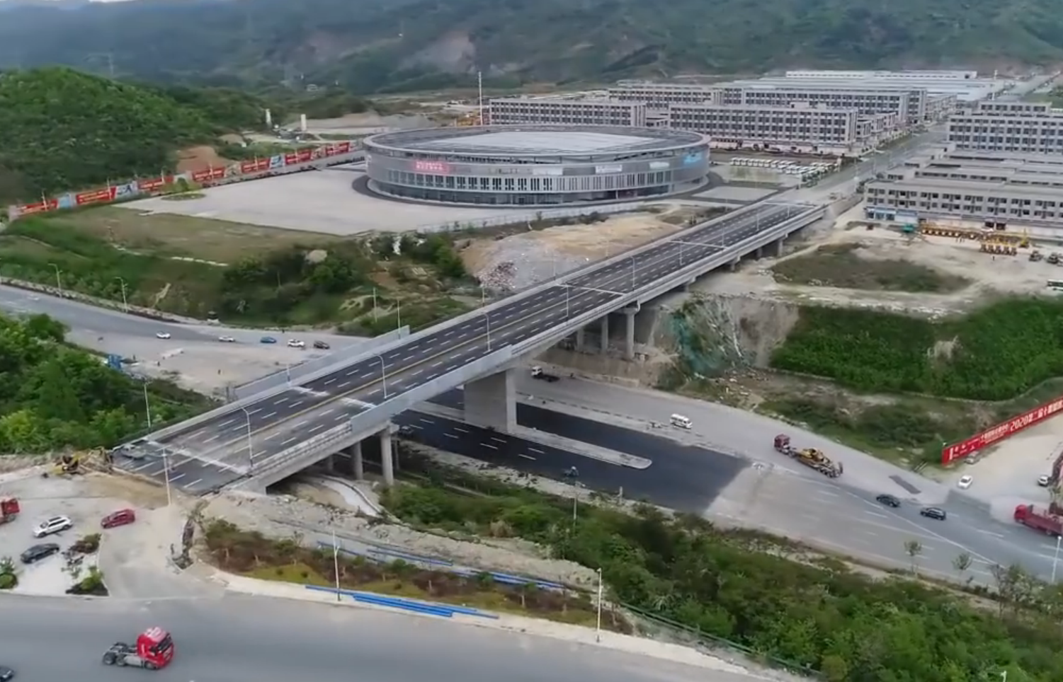 航拍看全景十堰伏龙口立交桥通车了