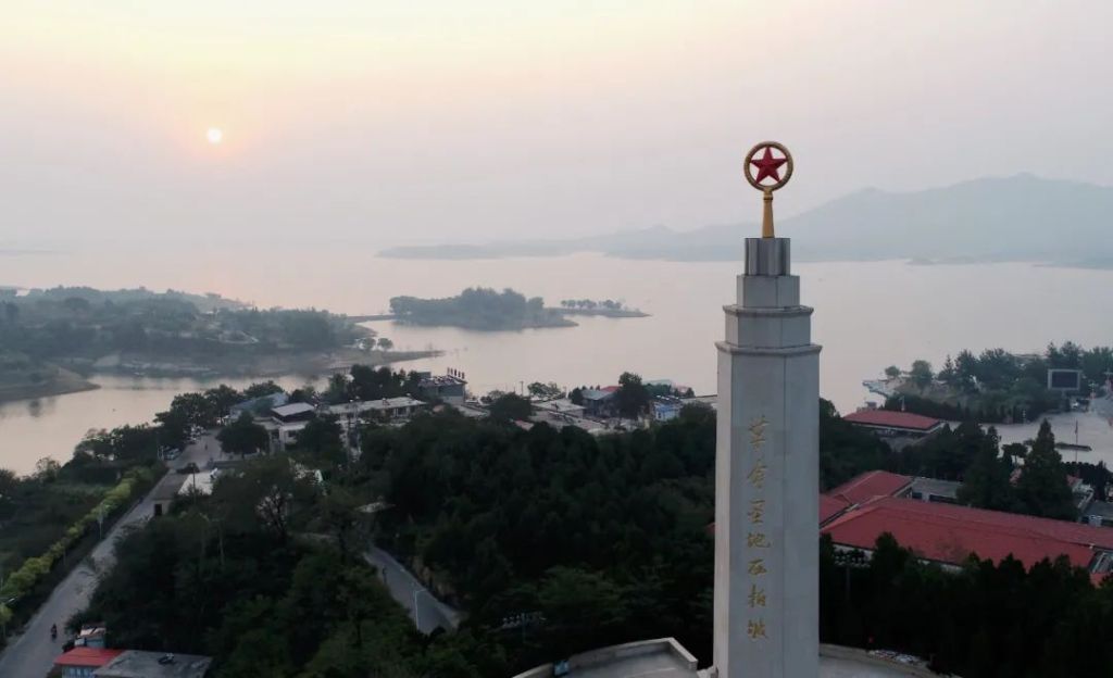 红色之山:武夷山与五台山