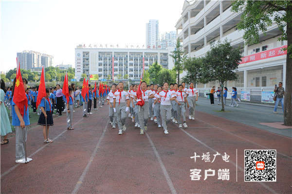 茅箭区实验学校:文明交通始于足下 文明学生由我做起-十堰广电网